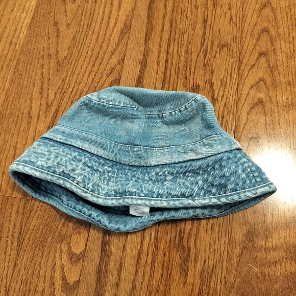 New Jeans bucket hat - Picture 3 of 3